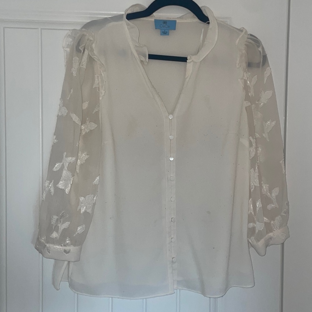 Cece White blouse with lacy sleeves
